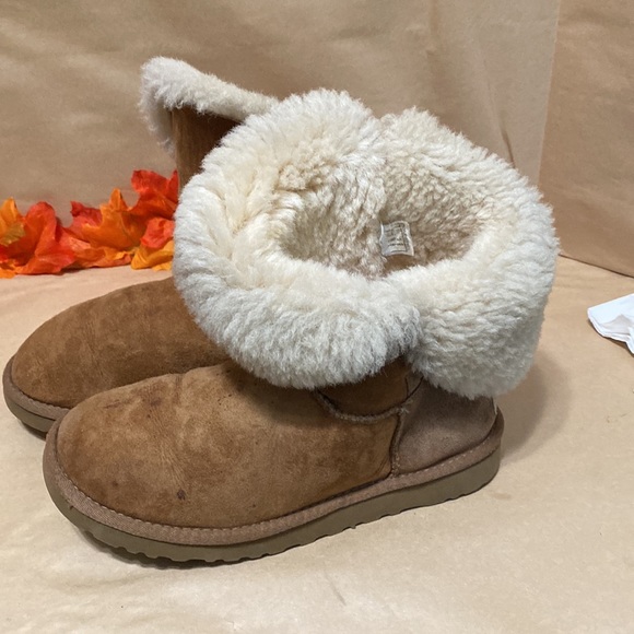 Ugg boots SZ 7 - Picture 2 of 6